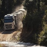 Volvo FH estrada de terra