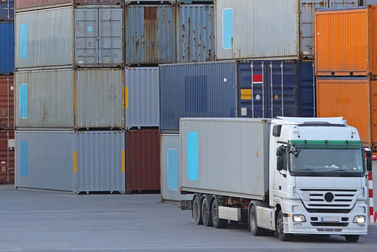 Justiça de Itajaí condena terminal portuário de container por dano a caminhão e bloqueio indevido de motorista