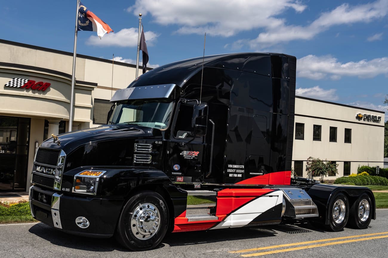 Mack Racing Livery Mack fecha parceria com equipe de corrida da Nascar - Blog do Caminhoneiro