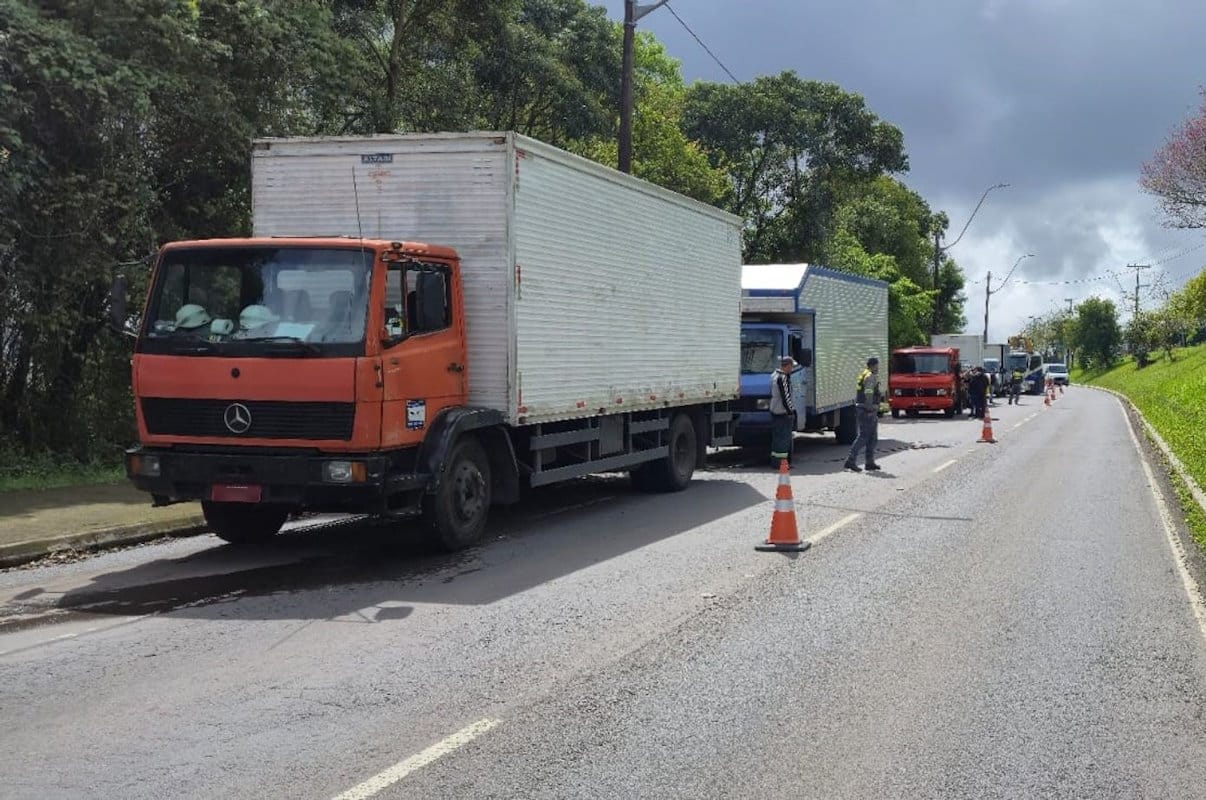 Operação em Caxias do Sul resulta em diversas autuações em caminhões