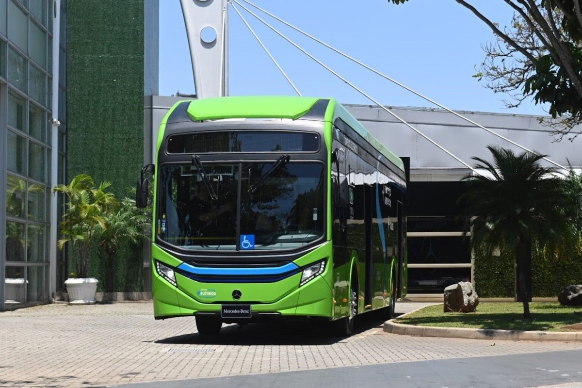 Ônibus elétrico Mercedes-Benz é testado e aprovado em operação real no BRT de Salvador