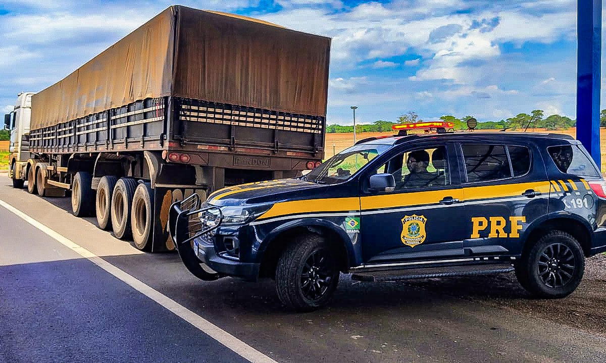 PRF retira de circulação duas carretas adulteradas no Mato Grosso