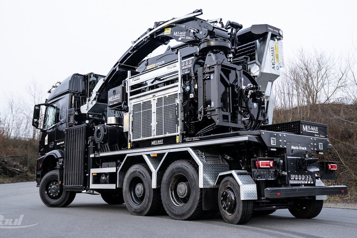 Mercedes-Benz Arocs recebe eixo “cadelinha” na Alemanha