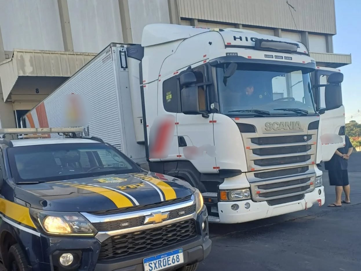 Expresso Nathan publica nota sobre caminhão da empresa envolvido em colisão com guincho em Santa Catarina