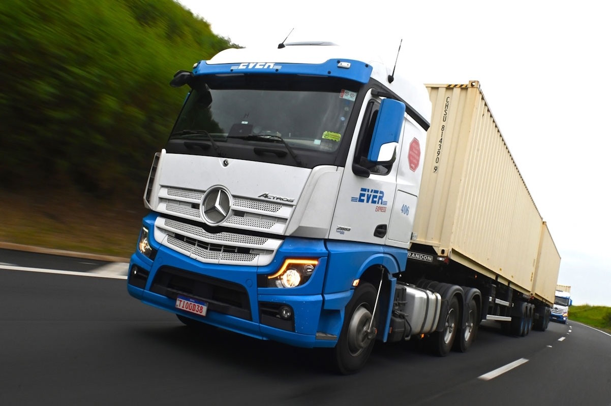 Ever Express amplia frota com 11 caminhões Mercedes-Benz Actros de 530 cavalos