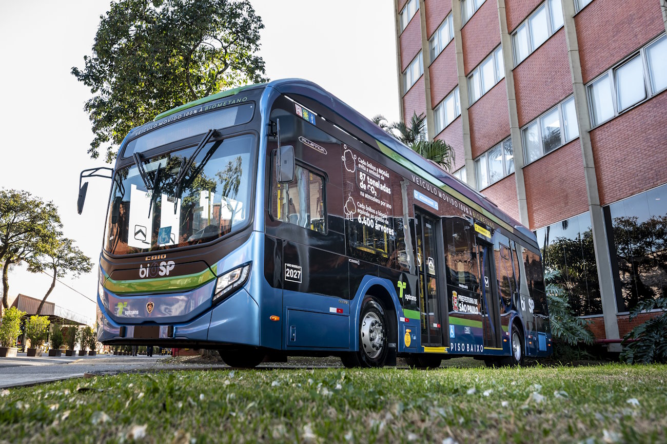 Scania apresenta o primeiro ônibus a gás de piso baixo do Brasil