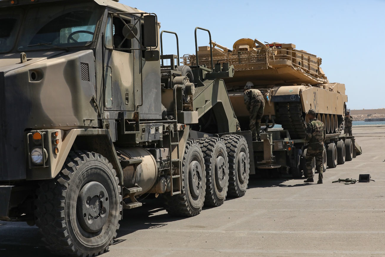 Image for Forças Armadas do Marrocos compram 50 caminhões pesados Oshkosh HET A1