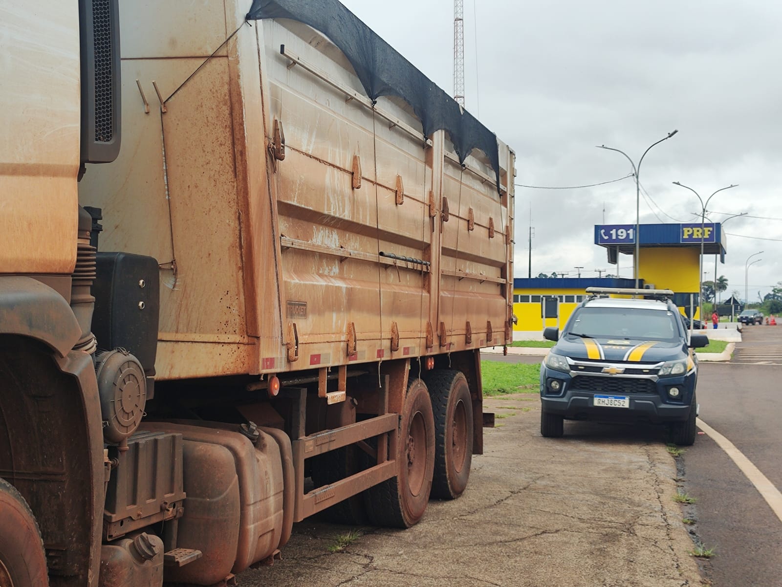 Image for PRF flagra caminhão com 16 toneladas de excesso de peso no Paraná